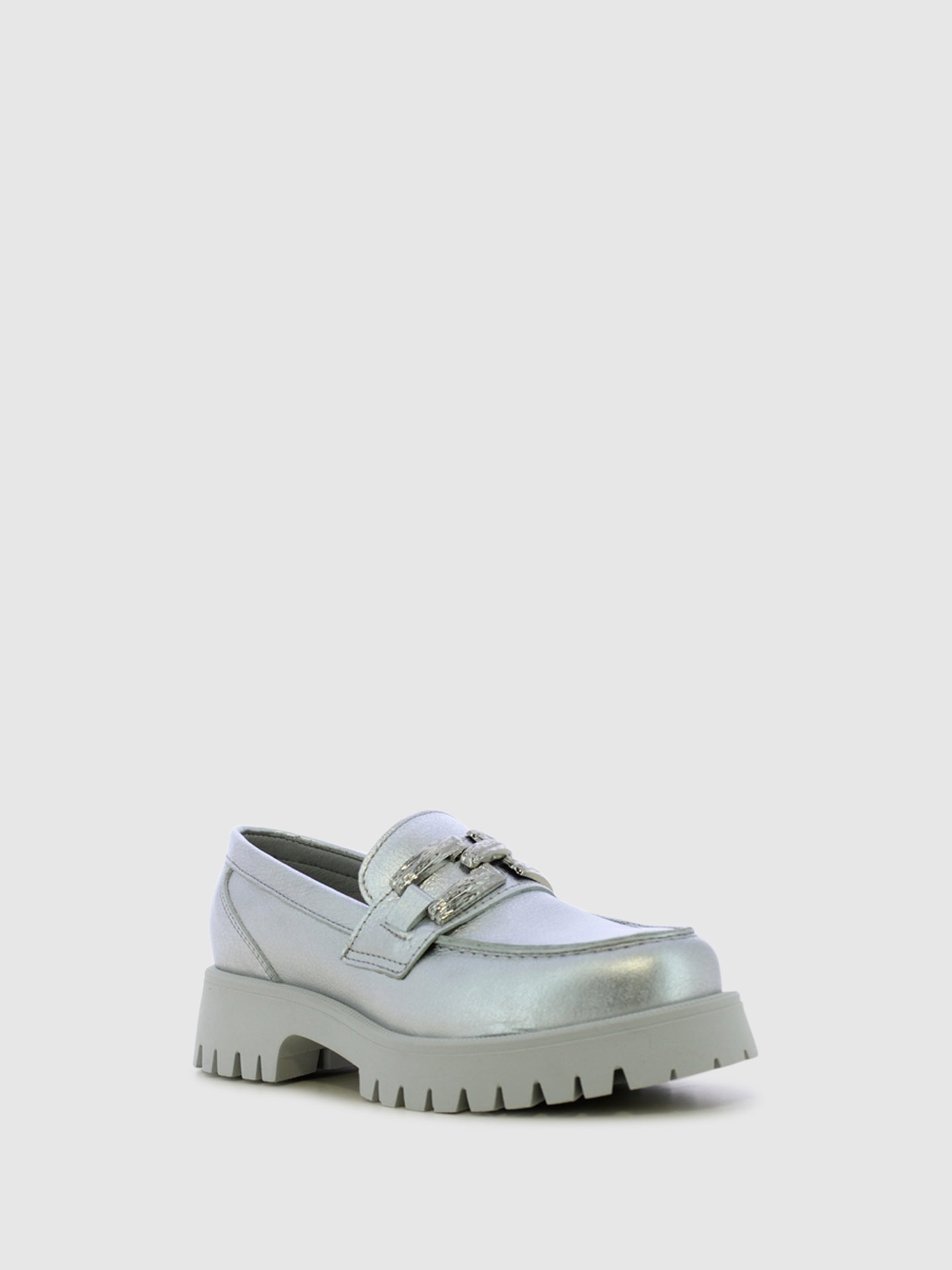 Foreva Loafers com Apliques Metálicos em Prateado